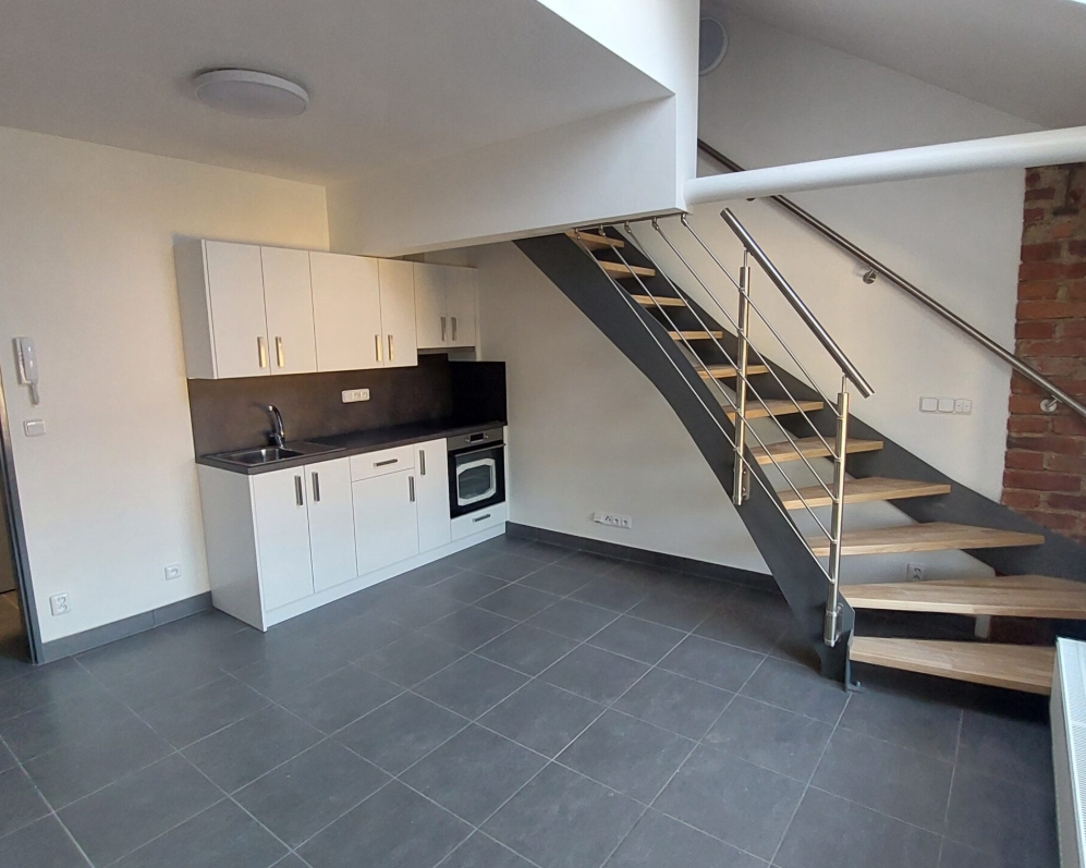 Pronájem mezonetového bytu 2+KK, Šternberk